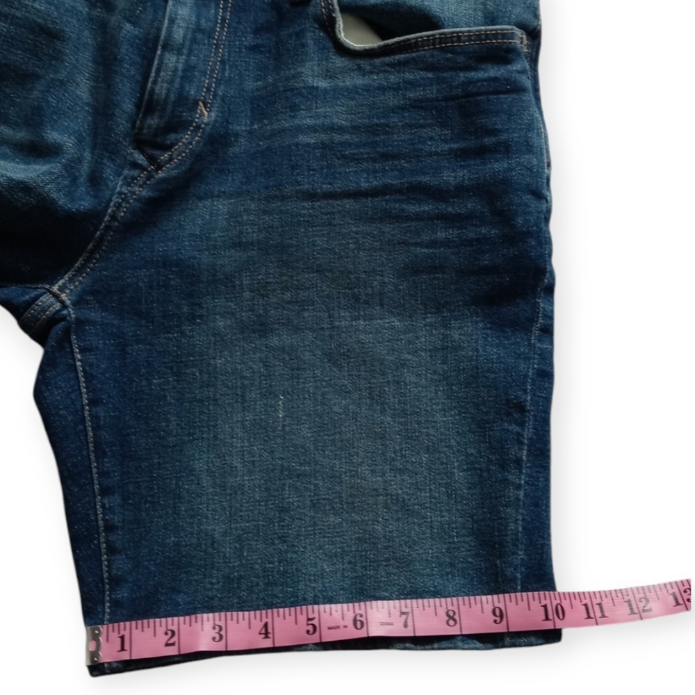 TOMMY HILFIGER MEN'S BLUE DENIM MEDIUM WASH DISTRESSED JEANS SHORTS. SIZE 32 - Picture 4 of 15